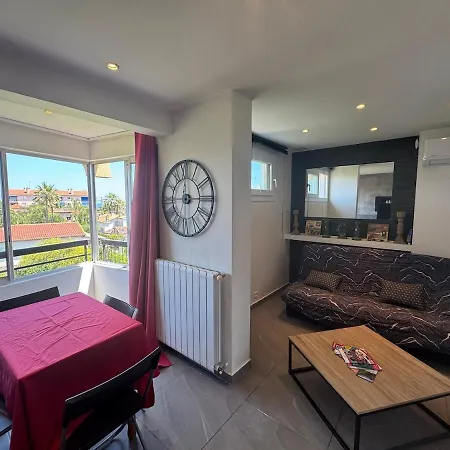 Sea View & Family Comfort, Air-conditioned Apartman Antibes